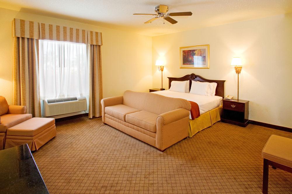 Holiday Inn Express Hotel And Suites Weslaco By Ihg Exterior photo