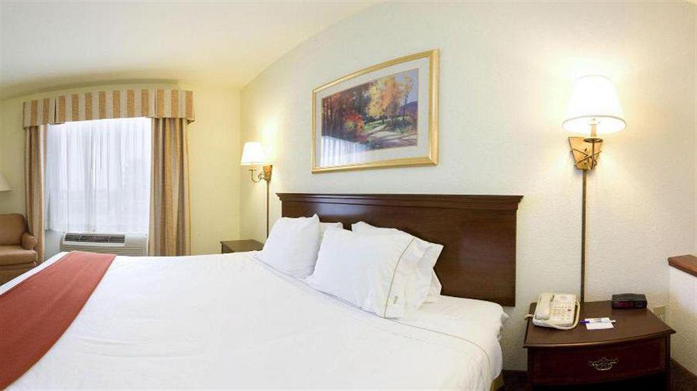 Holiday Inn Express Hotel And Suites Weslaco By Ihg Exterior photo