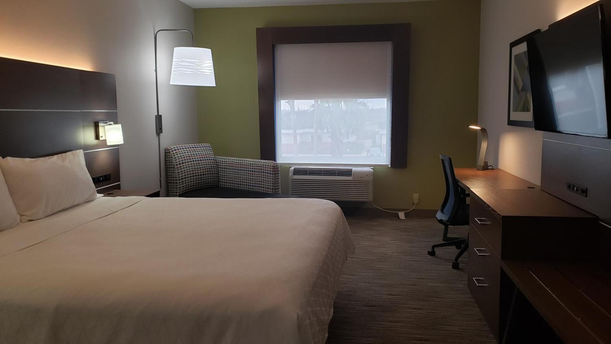Holiday Inn Express Hotel And Suites Weslaco By Ihg Exterior photo