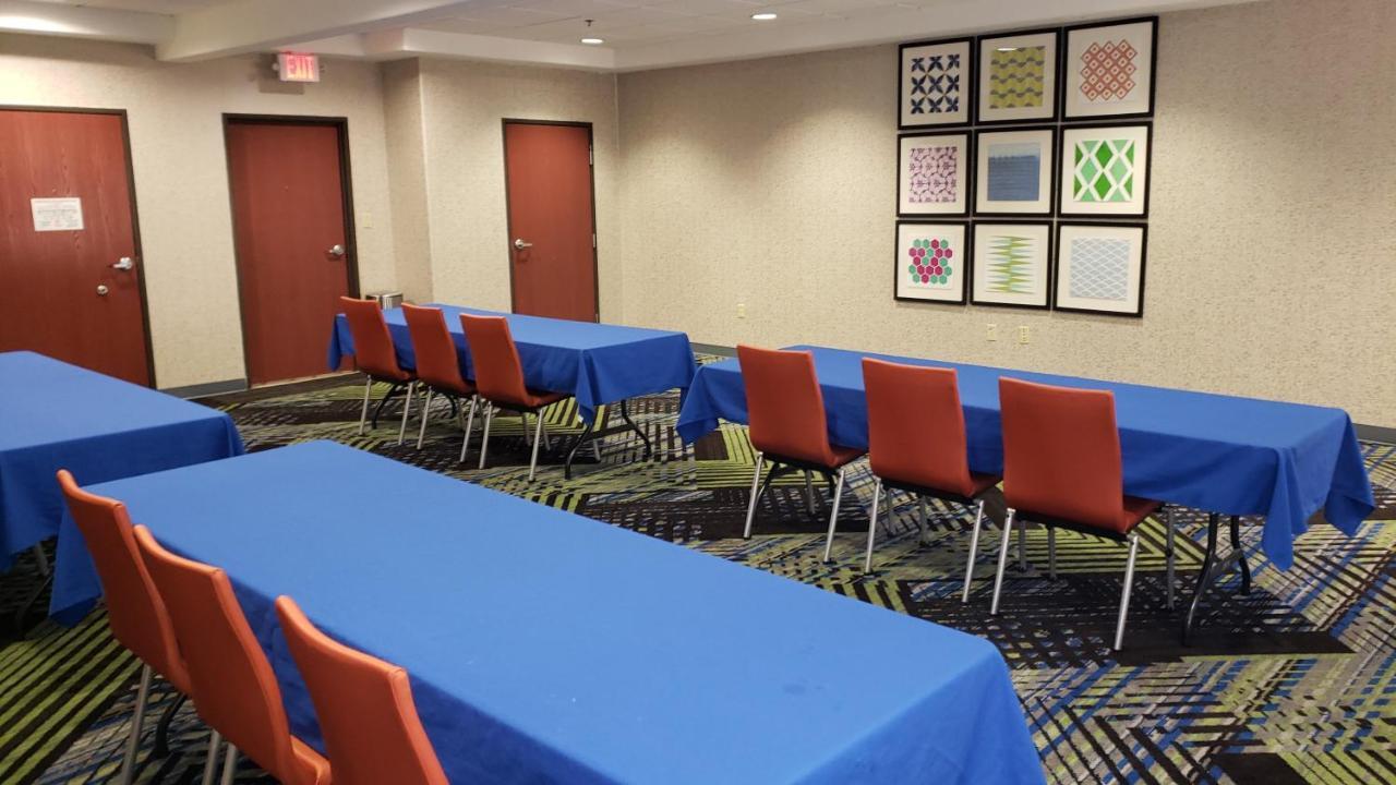 Holiday Inn Express Hotel And Suites Weslaco By Ihg Exterior photo