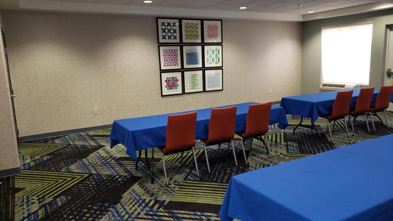 Holiday Inn Express Hotel And Suites Weslaco By Ihg Exterior photo