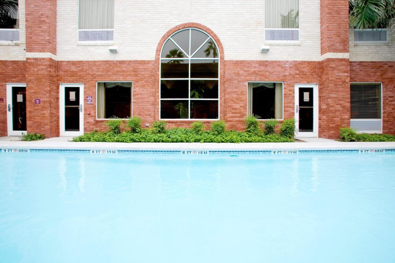 Holiday Inn Express Hotel And Suites Weslaco By Ihg Exterior photo