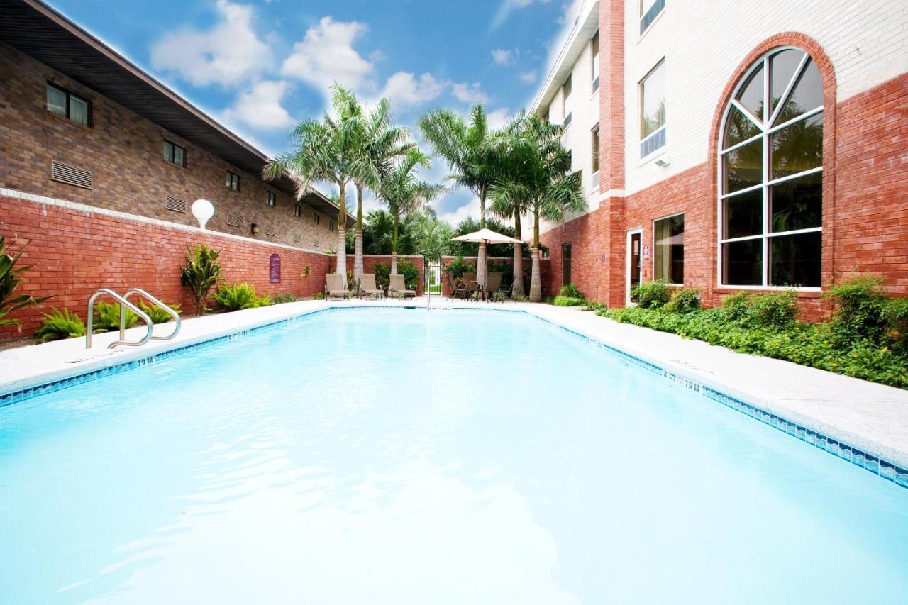 Holiday Inn Express Hotel And Suites Weslaco By Ihg Exterior photo